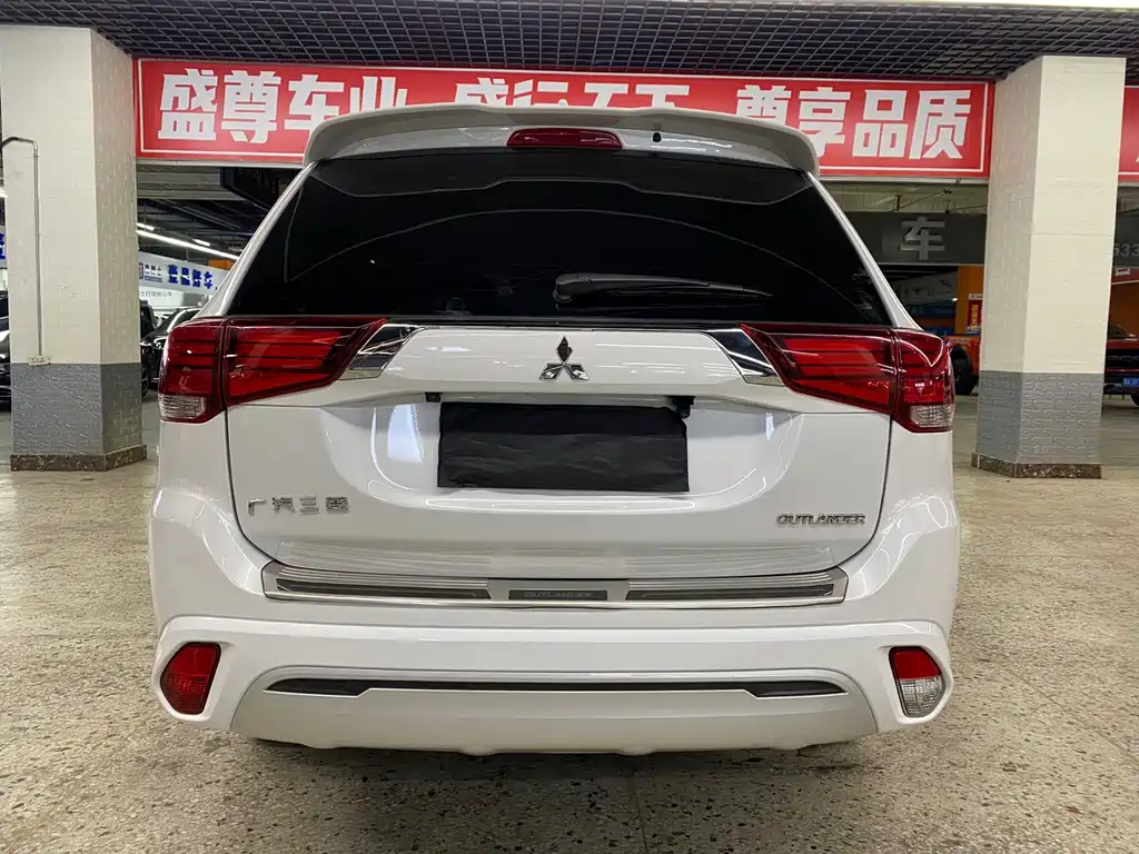 Mitsubishi Outlander 2021 2.0L 2WD Comfort Edition 5-seater 2022 - thumbnail 8