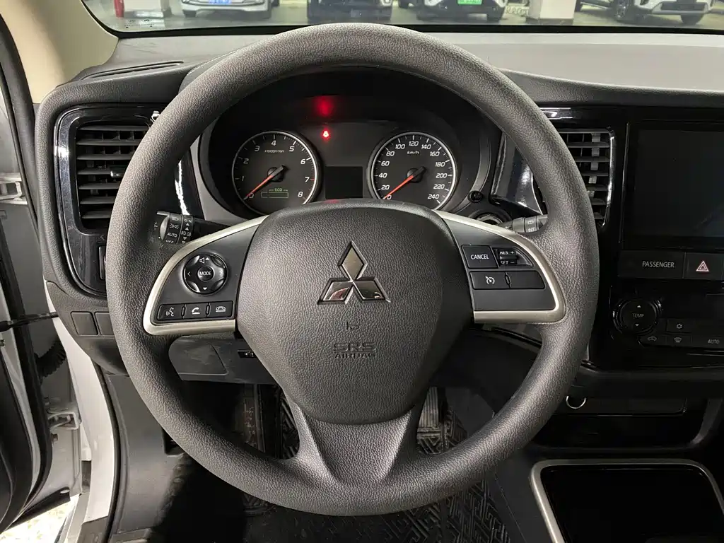 Mitsubishi Outlander 2021 2.0L 2WD Comfort Edition 5-seater 2022 - thumbnail 13