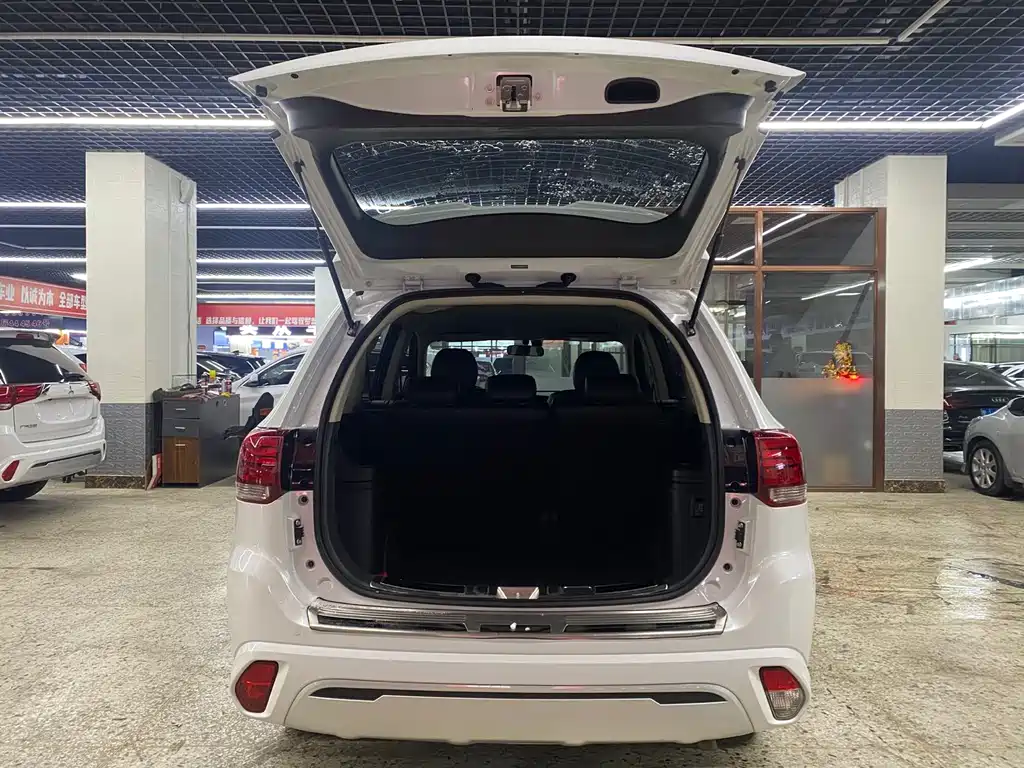 Mitsubishi Outlander 2021 2.0L 2WD Comfort Edition 5-seater 2022 - thumbnail 18
