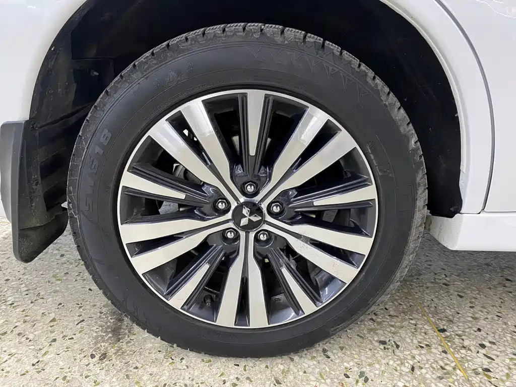 Mitsubishi Outlander 2021 2.0L 2WD Comfort Edition 5-seater 2022 - thumbnail 19