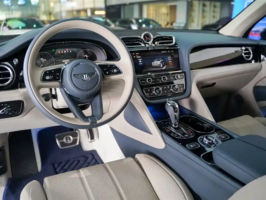 Bentley Bentayga 2022 4.0T V8 2023 - thumbnail 2