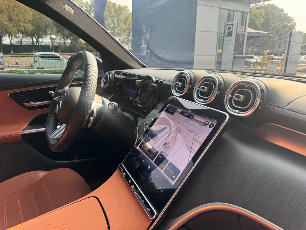 Mercedes-Benz Mercedes-Benz GLC 2024 Model Year Facelift GLC 260 L 4MATIC Luxury 5-Seat 2024 - thumbnail 10