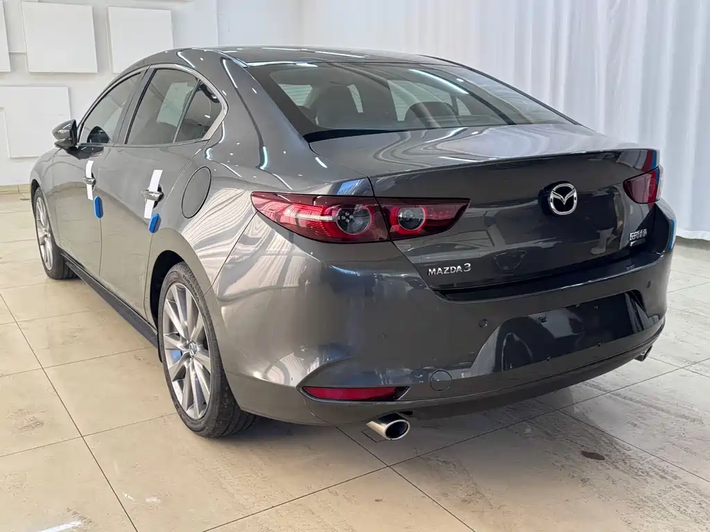 Mazda Mazda 3 Axela 2021 2.0L Automatic Premium Edition 2021 - thumbnail 4
