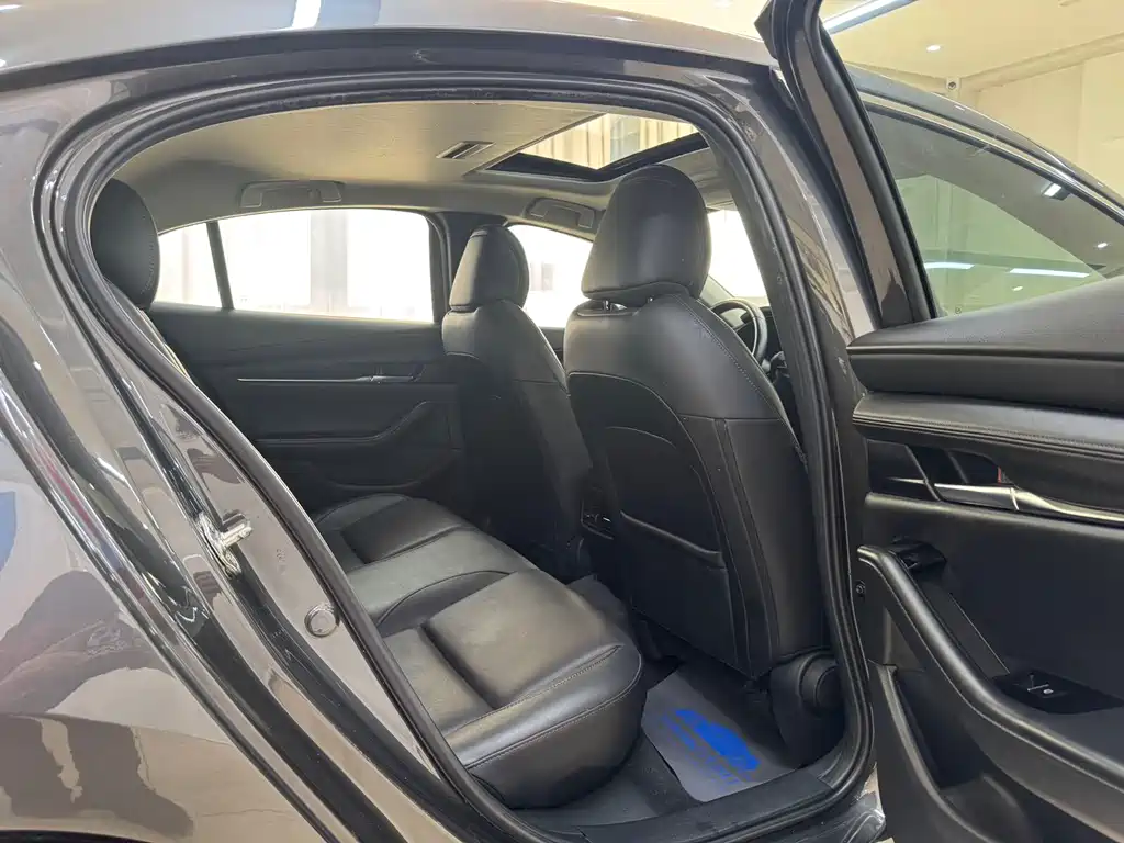 Mazda Mazda 3 Axela 2021 2.0L Automatic Premium Edition 2021 - thumbnail 9