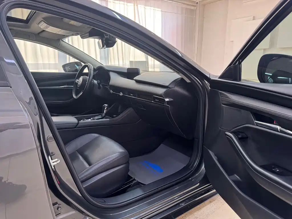 Mazda Mazda 3 Axela 2021 2.0L Automatic Premium Edition 2021 - thumbnail 10