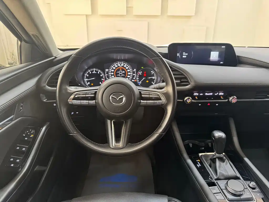 Mazda Mazda 3 Axela 2021 2.0L Automatic Premium Edition 2021 - thumbnail 16