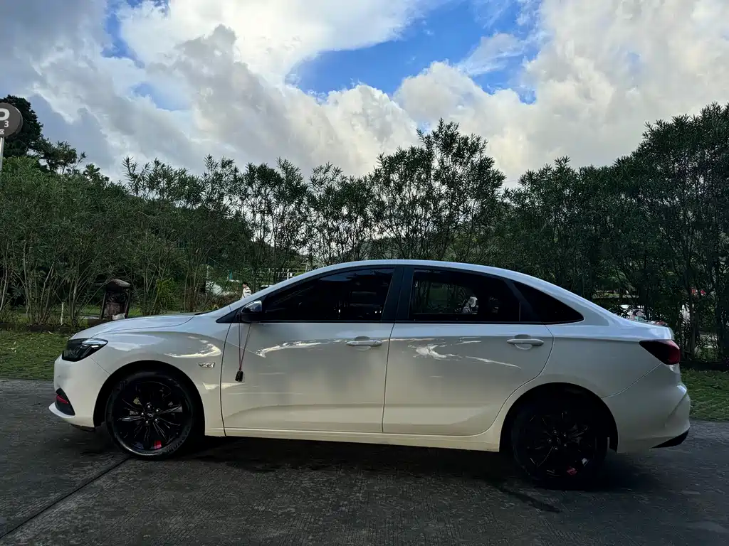 Chevrolet Chevrolet Cruze 2020 Hybrid Redline 320T Dual Clutch Sport Edition 2022 - thumbnail 4