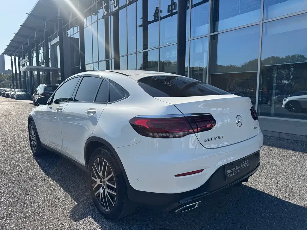 Mercedes-Benz Mercedes-Benz GLC Coupe 2023 GLC 260 4MATIC Coupé SUV 2023 - thumbnail 4