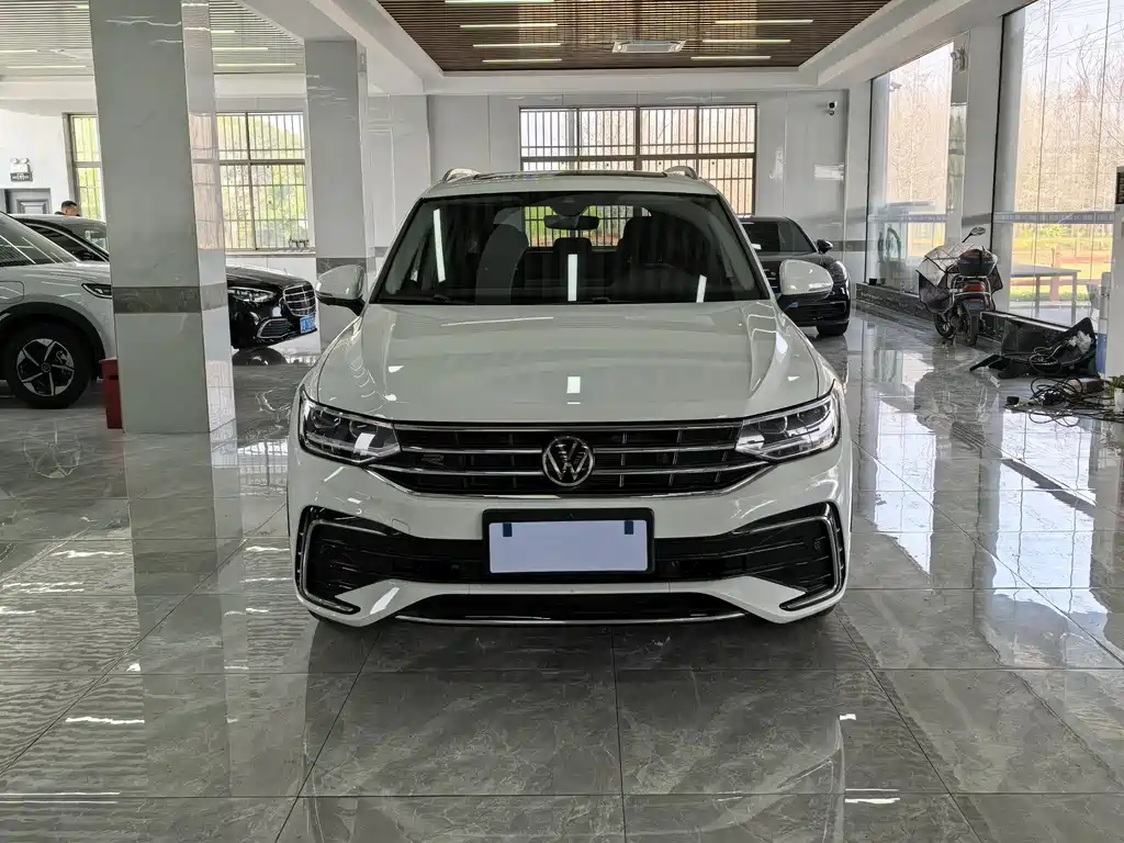 Volkswagen Volkswagen Tiguan L 2023 330TSI Automatic 2WD R-Line Premium Edition 2022 - thumbnail 2
