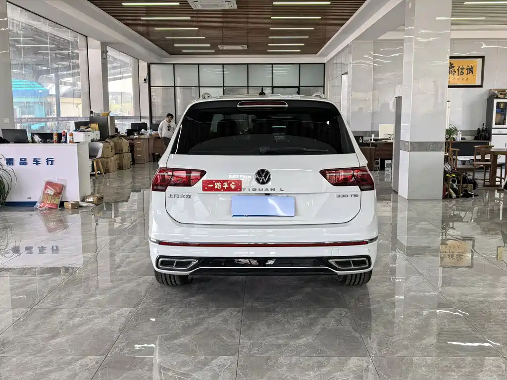 Volkswagen Volkswagen Tiguan L 2023 330TSI Automatic 2WD R-Line Premium Edition 2022 - thumbnail 3