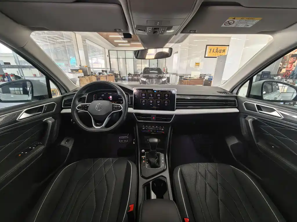 Volkswagen Volkswagen Tiguan L 2023 330TSI Automatic 2WD R-Line Premium Edition 2022 - thumbnail 18