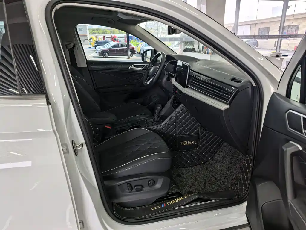 Volkswagen Volkswagen Tiguan L 2023 330TSI Automatic 2WD R-Line Premium Edition 2022 - thumbnail 20