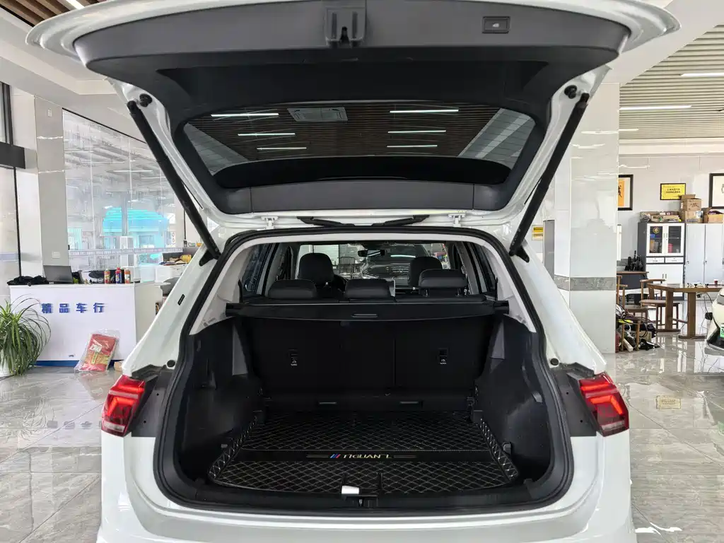 Volkswagen Volkswagen Tiguan L 2023 330TSI Automatic 2WD R-Line Premium Edition 2022 - thumbnail 21
