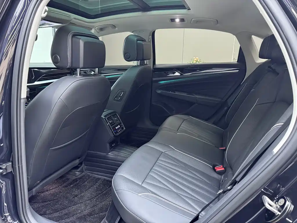 Volkswagen Volkswagen Passat 2022 330TSI Luxury Starry Sky Edition 2022 - thumbnail 14