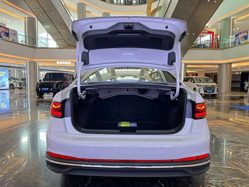 Volkswagen Volkswagen Sagitar 2025 Model Year Facelift 300TSI DSG Flying Edition 2026 - thumbnail 11