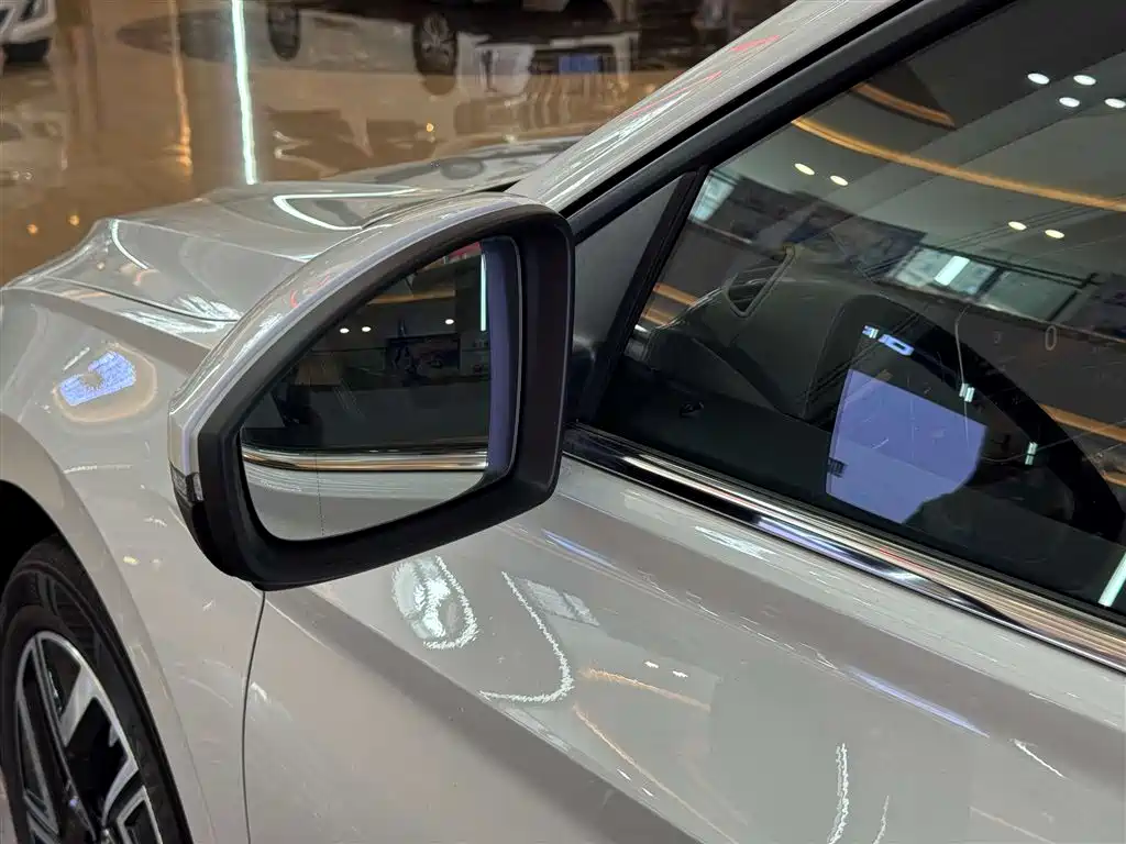 Volkswagen Volkswagen Sagitar 2025 Model Year Facelift 300TSI DSG Flying Edition 2026 - thumbnail 14