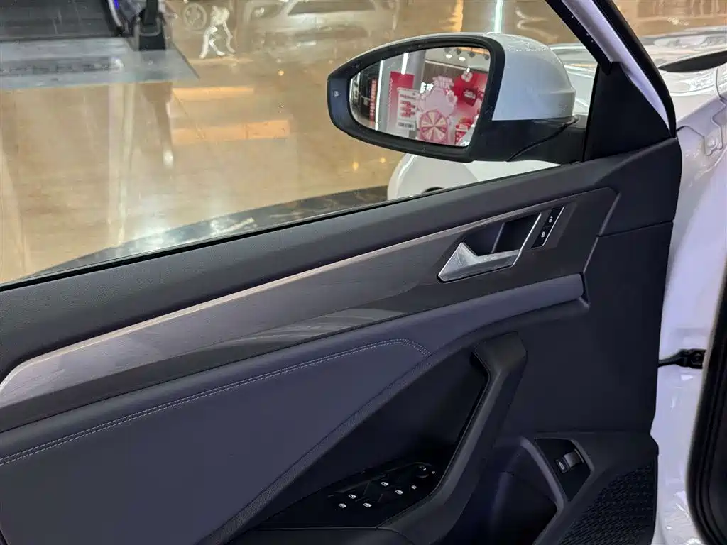 Volkswagen Volkswagen Sagitar 2025 Model Year Facelift 300TSI DSG Flying Edition 2026 - thumbnail 18