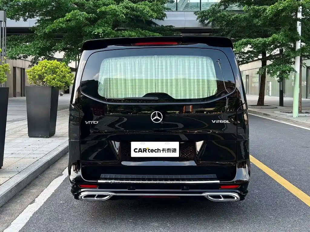 Mercedes-Benz Vito 2023 2.0T Elite 7-seater 2023 - thumbnail 4