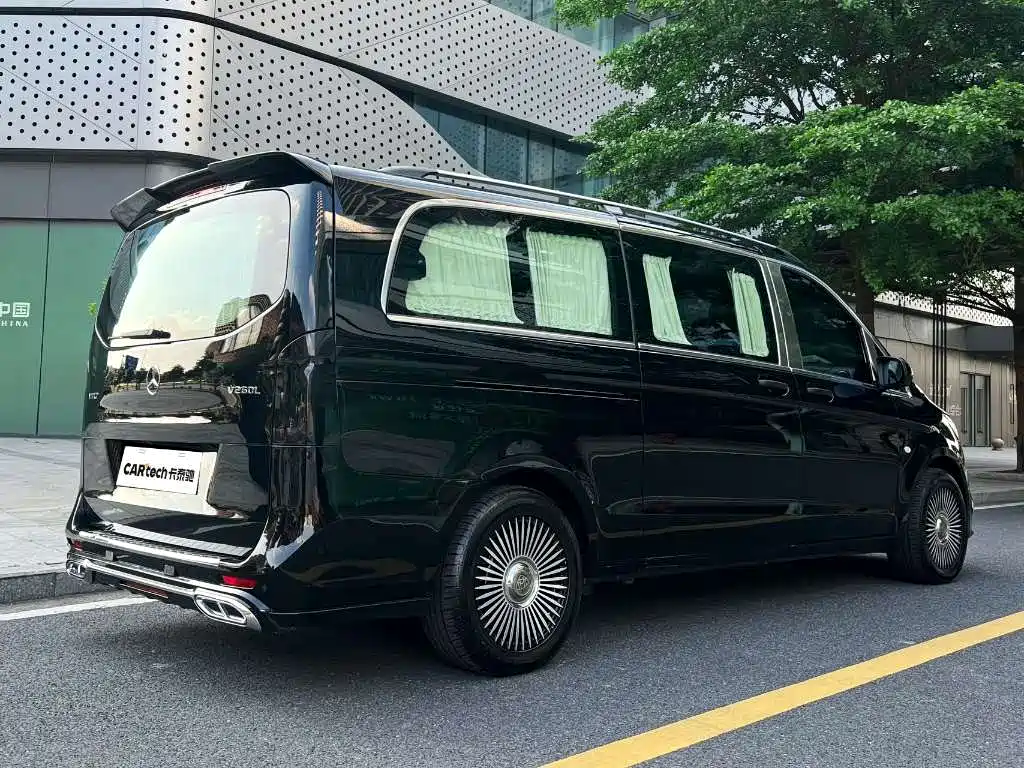 Mercedes-Benz Vito 2023 2.0T Elite 7-seater 2023 - thumbnail 5