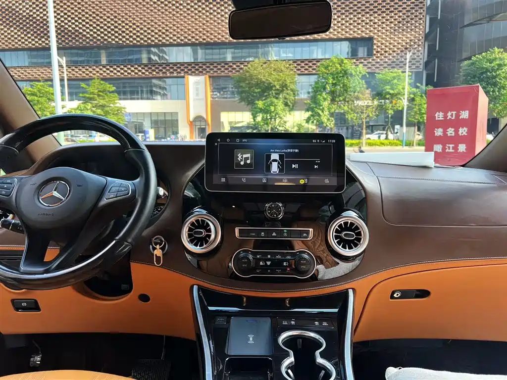 Mercedes-Benz Vito 2023 2.0T Elite 7-seater 2023 - thumbnail 7