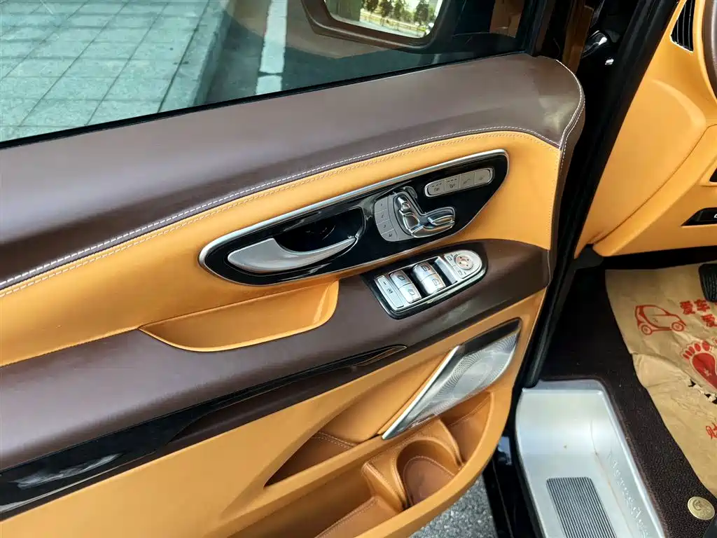 Mercedes-Benz Vito 2023 2.0T Elite 7-seater 2023 - thumbnail 9