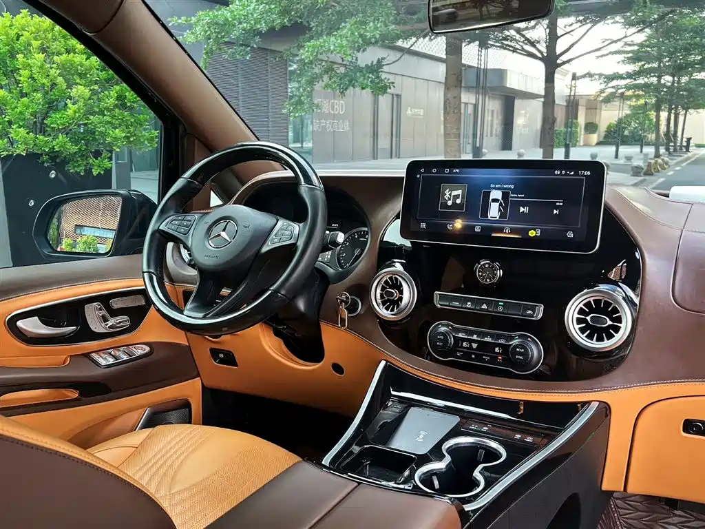 Mercedes-Benz Vito 2023 2.0T Elite 7-seater 2023 - thumbnail 12