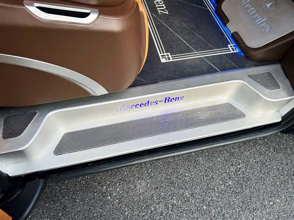 Mercedes-Benz Vito 2023 2.0T Elite 7-seater 2023 - thumbnail 15