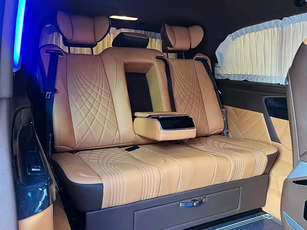 Mercedes-Benz Vito 2023 2.0T Elite 7-seater 2023 - thumbnail 19