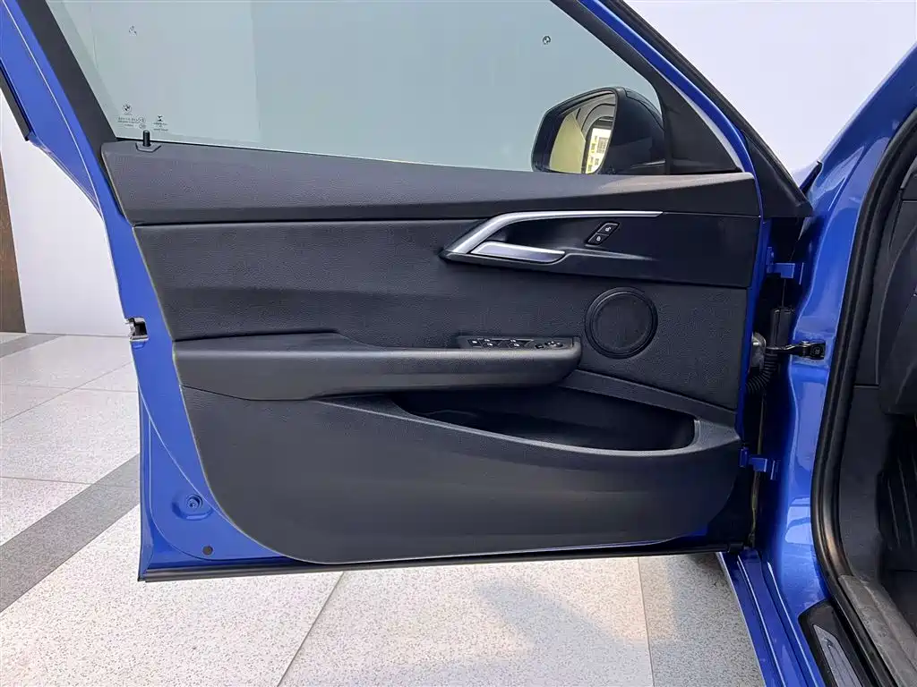 BMW BMW 1 Series 2017 118i Sport Line 2018 - thumbnail 14