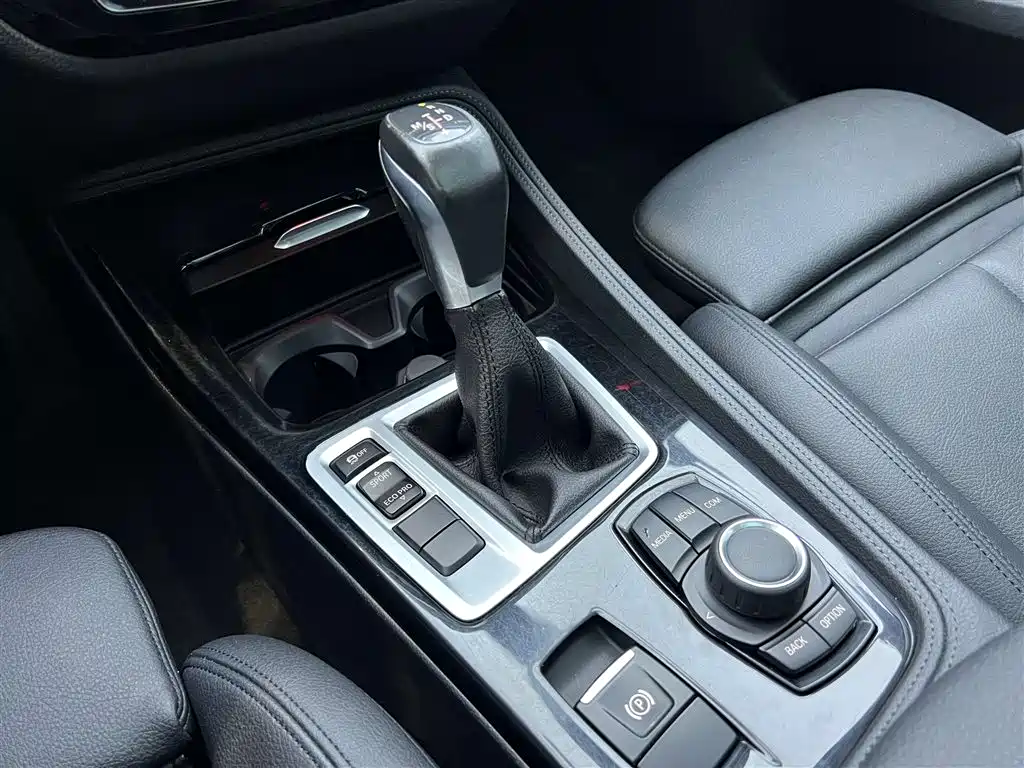 BMW BMW 1 Series 2017 118i Sport Line 2018 - thumbnail 18