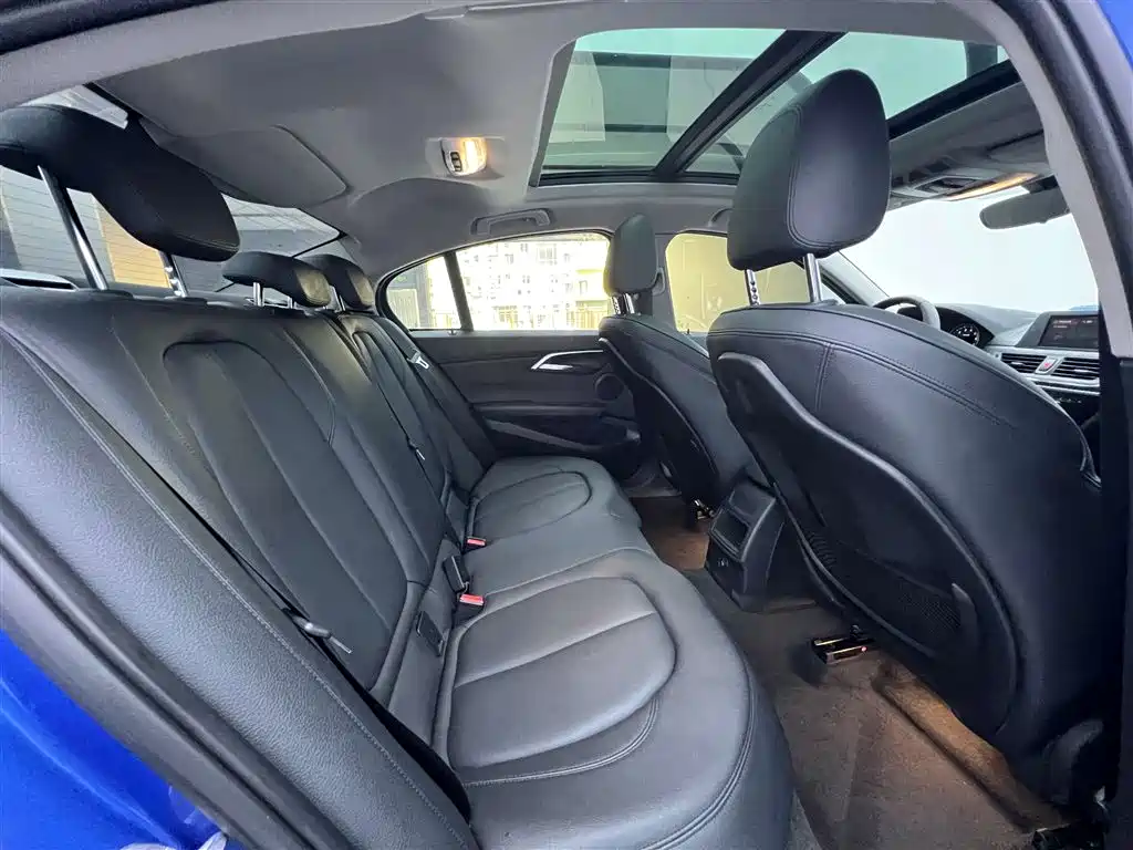 BMW BMW 1 Series 2017 118i Sport Line 2018 - thumbnail 19