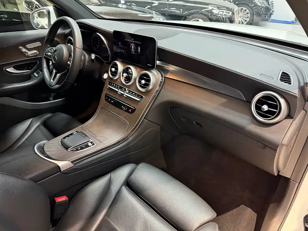Mercedes-Benz Mercedes-Benz GLC 2020 Facelift GLC 260 L 4MATIC Luxury 2020 - thumbnail 14