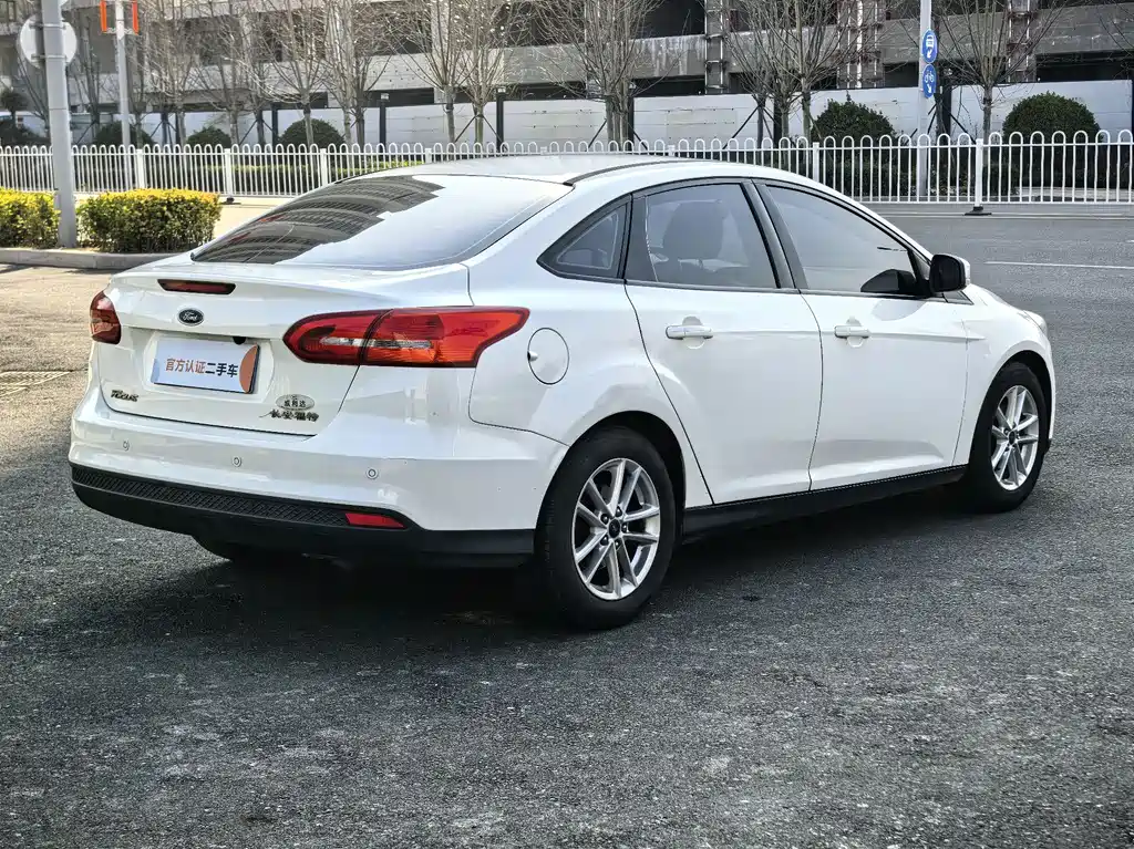 Ford Ford Focus 2015 Sedan 1.6L Automatic Fashion Edition 2016 - thumbnail 4