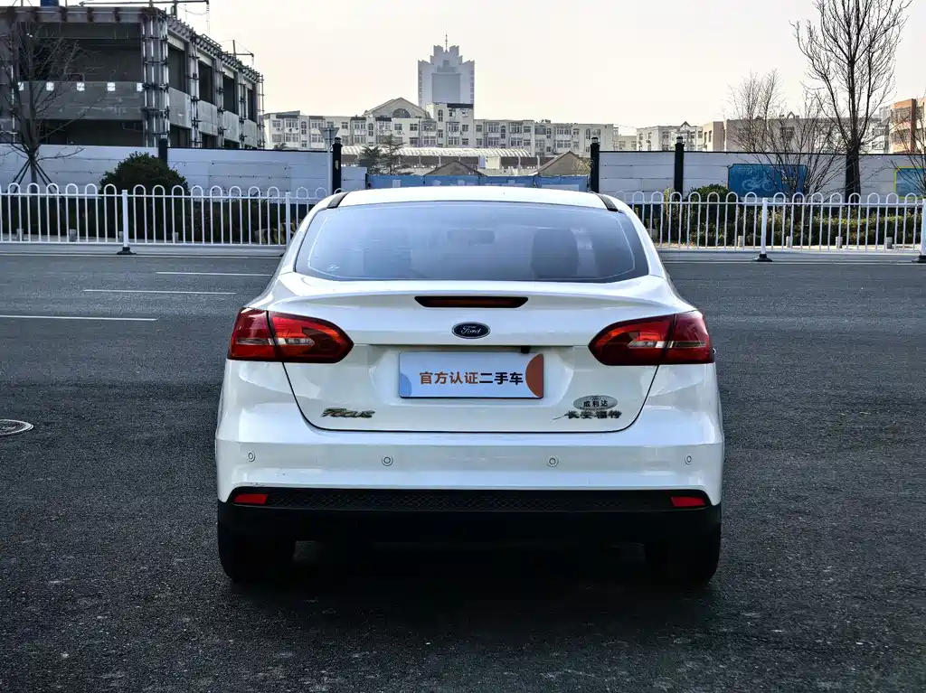 Ford Ford Focus 2015 Sedan 1.6L Automatic Fashion Edition 2016 - thumbnail 5