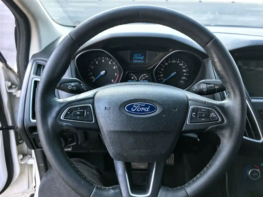 Ford Ford Focus 2015 Sedan 1.6L Automatic Fashion Edition 2016 - thumbnail 9