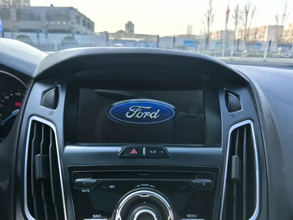 Ford Ford Focus 2015 Sedan 1.6L Automatic Fashion Edition 2016 - thumbnail 11