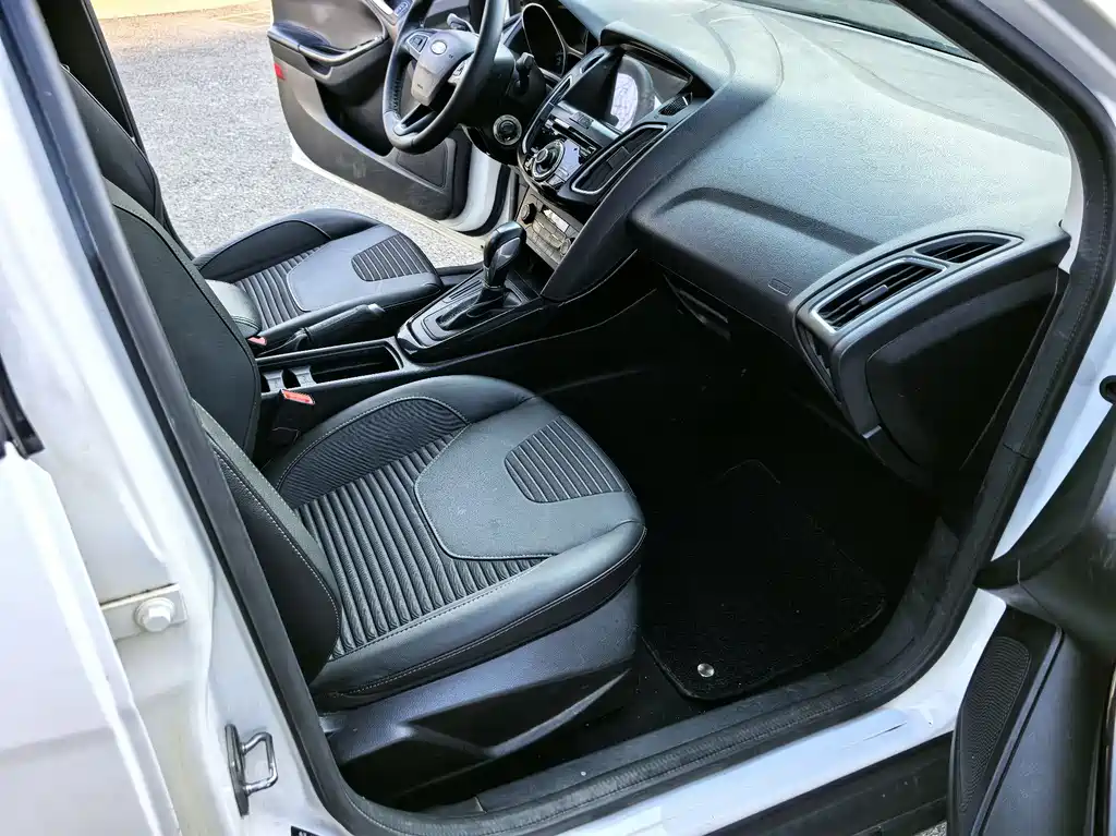 Ford Ford Focus 2015 Sedan 1.6L Automatic Fashion Edition 2016 - thumbnail 16