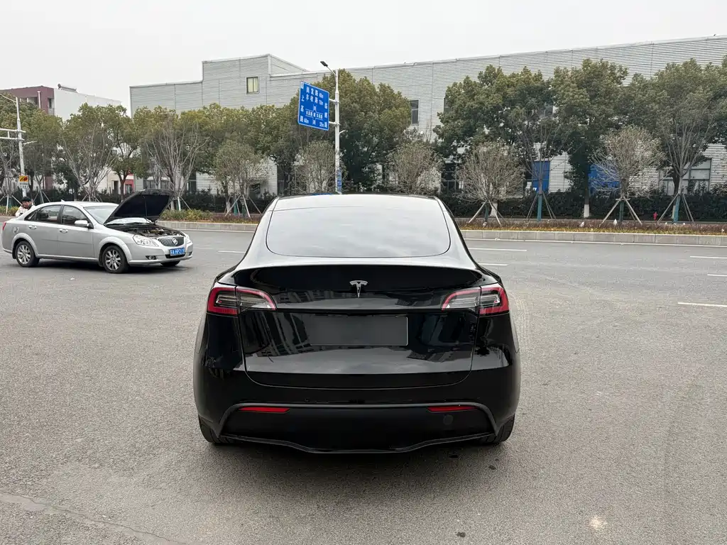 Tesla Model Y 2022 Rear-Wheel Drive 2022 - thumbnail 4