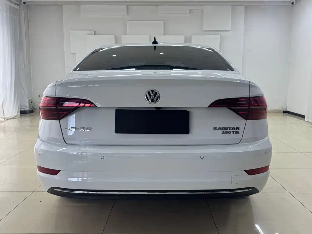 Volkswagen Volkswagen Sagitar 2022 280TSI DSG Flying Edition 2022 - thumbnail 5