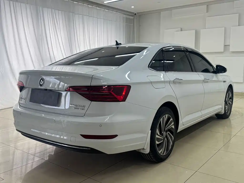 Volkswagen Volkswagen Sagitar 2022 280TSI DSG Flying Edition 2022 - thumbnail 6