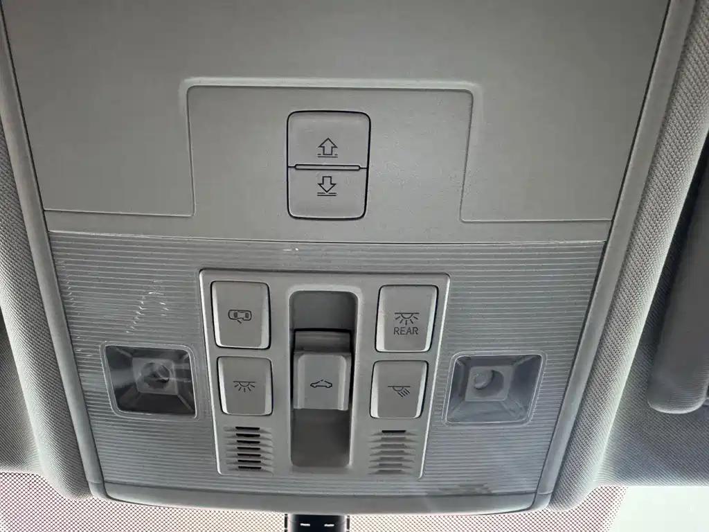 Volkswagen Volkswagen Sagitar 2022 280TSI DSG Flying Edition 2022 - thumbnail 14