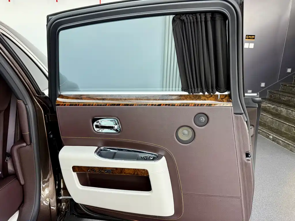 Rolls-Royce Ghost 2015 Series II Extended Wheelbase 2016 - thumbnail 16