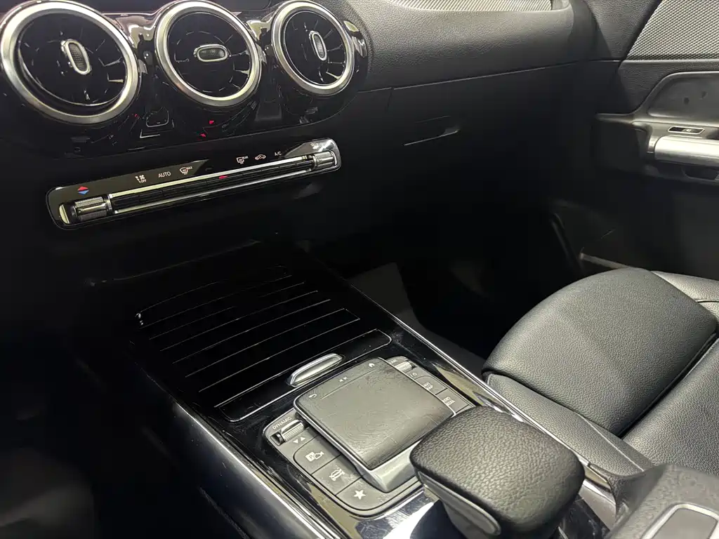 Mercedes-Benz Mercedes-Benz GLA 2022 GLA 180 2022 - thumbnail 13