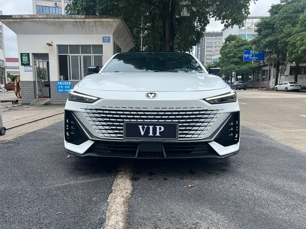 Changan Changan UNI-V 2022 1.5T Premium Edition 2022 - thumbnail 2
