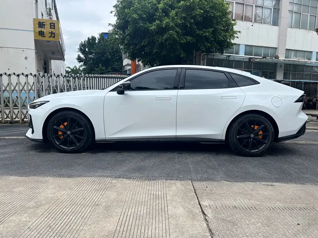 Changan Changan UNI-V 2022 1.5T Premium Edition 2022 - thumbnail 4