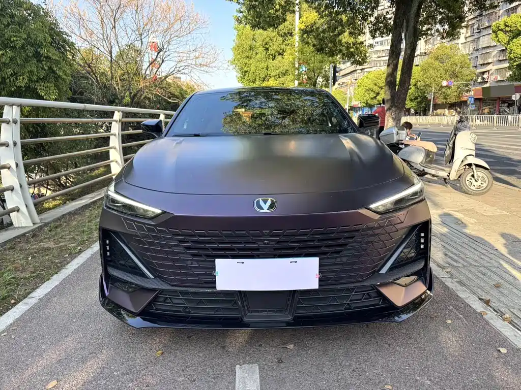 Changan Changan UNI-V 2022 1.5T Sport Edition 2022 - thumbnail 2