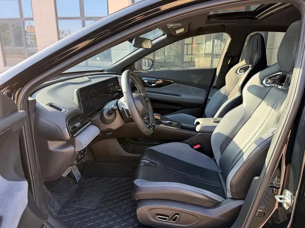 GAC Trumpchi Lingpai 2024 400T Automatic Lingpai R PRO Edition 2024 - thumbnail 5