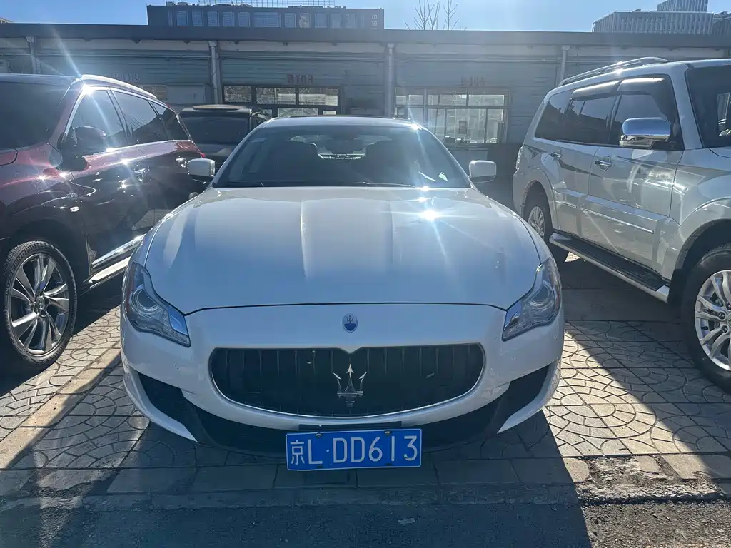 Maserati Chrysler 300C 2013 3.0T Standard Edition 2014 - thumbnail 2