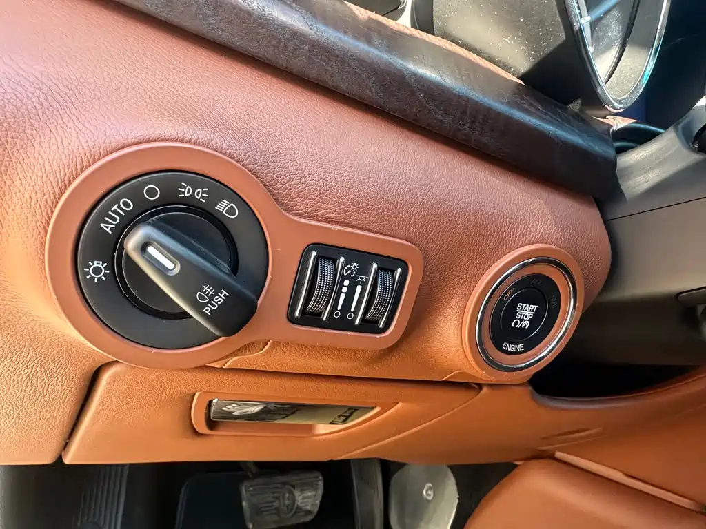 Maserati Chrysler 300C 2013 3.0T Standard Edition 2014 - thumbnail 14