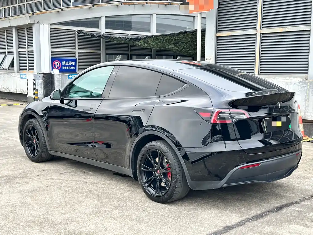 Tesla Model Y 2022 Rear-Wheel Drive Version 2023 - thumbnail 7